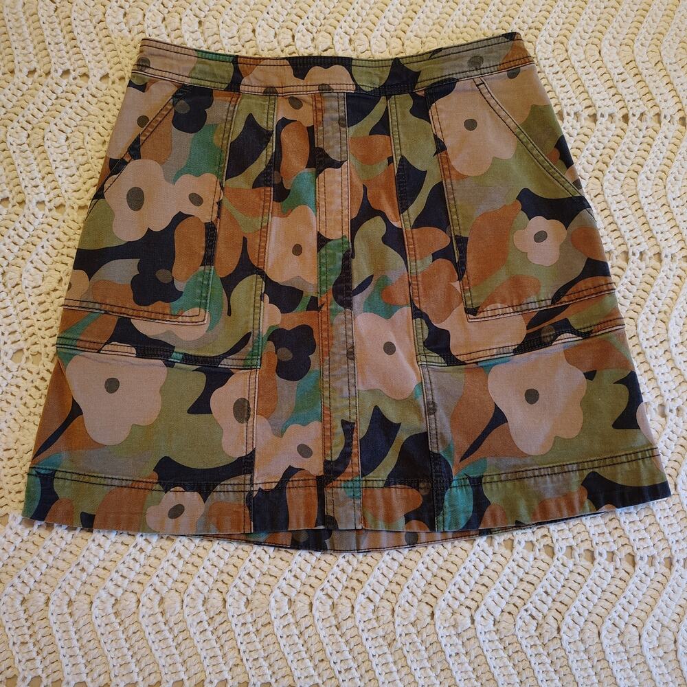 CAbi Floral Camo Cargo Mini Skirt Womens Size 6 Utility Y2K Streetwear